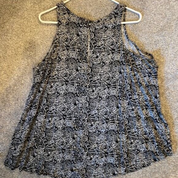 Old Navy Black and White Floral Print High Neck Swing Tank Top - Picture 2 of 7